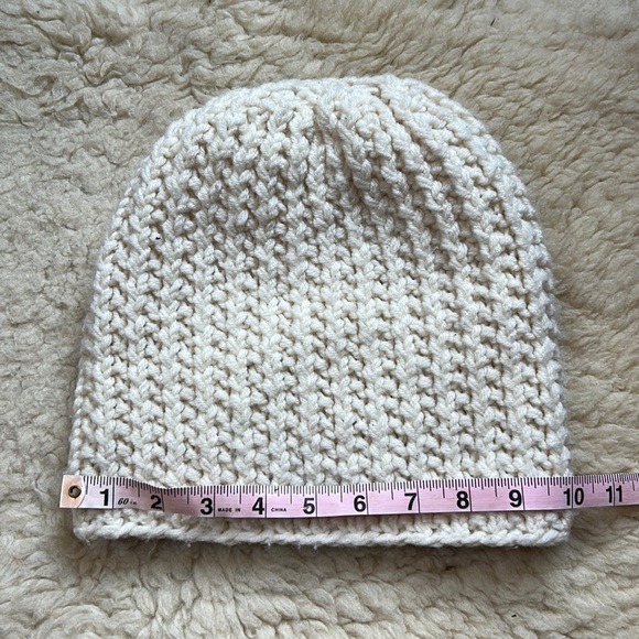 Women’s knitted hat lot of two - Picture 5 of 6